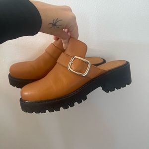 Intentionally Blank Clogs - 37